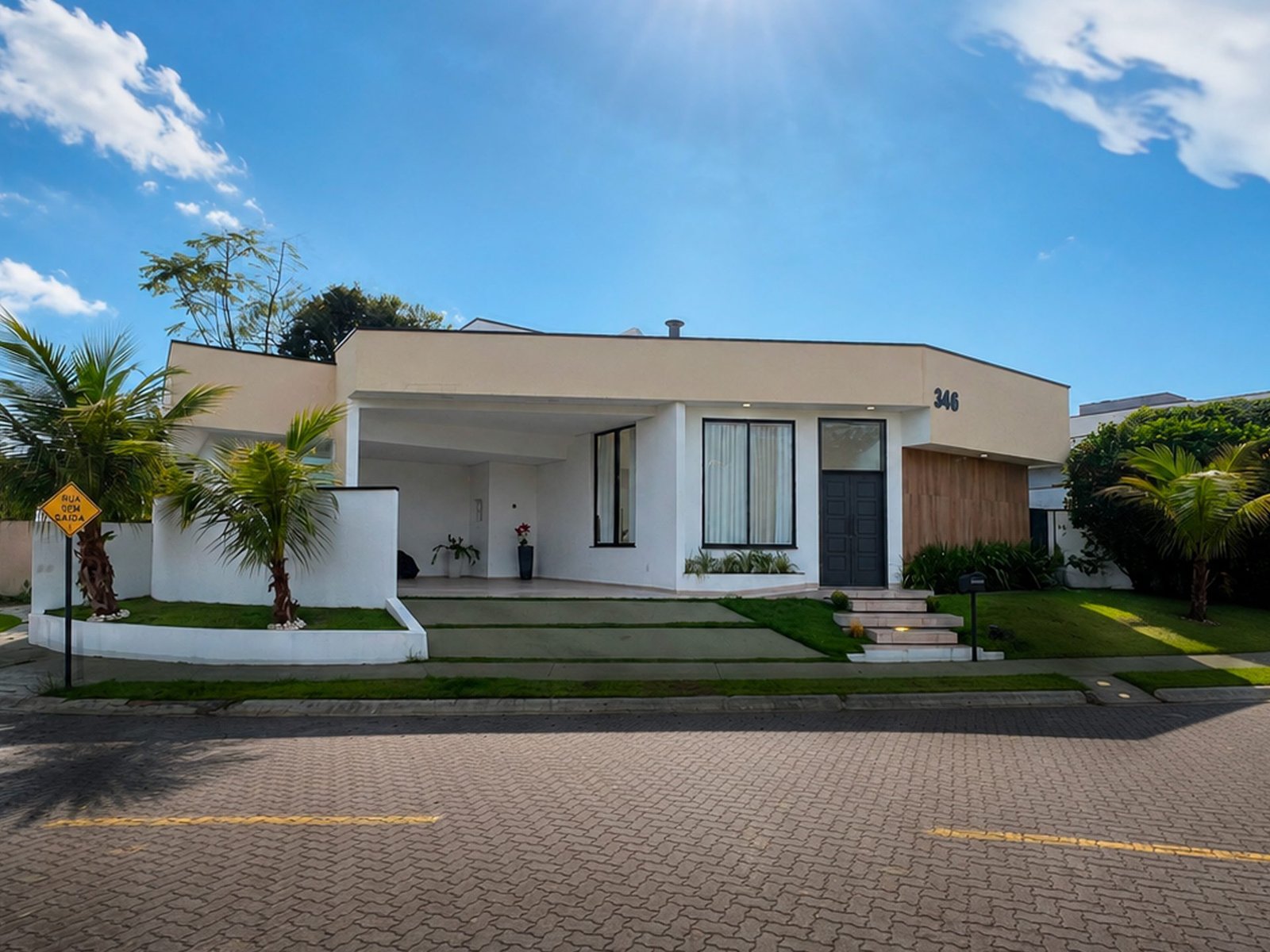 Casa com 3 suítes e piscina aquecida com hidromassagem